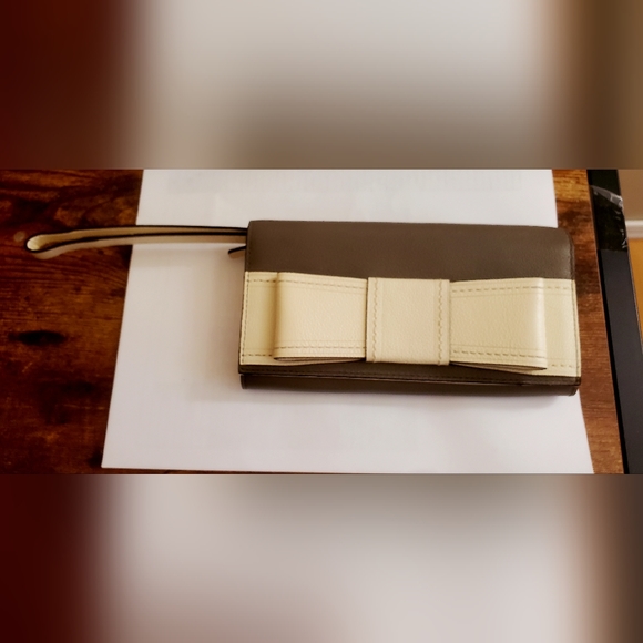 Kate Spade Bow Wallet - Picture 2 of 6